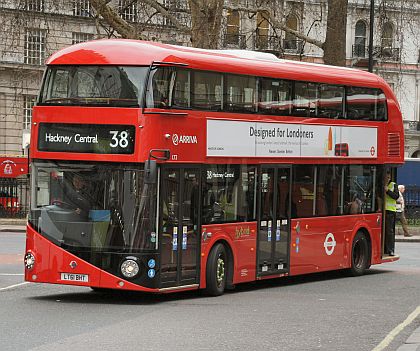 Nový doubledecker pro Londýn konečně v provozu