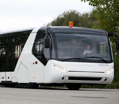 Dodávka 17 letištních speciálů Neoplan od Viseonu pro Moskvu