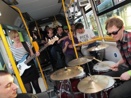 Z třetího  ročníku  BusFestu. Velká trolejbusově hudební  fotoreportáž.