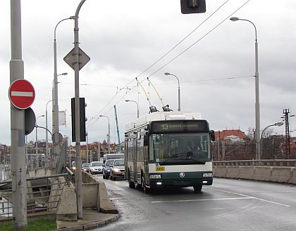 Trolejbusy v Plzni na novou trať přes most Milénia přivedla 