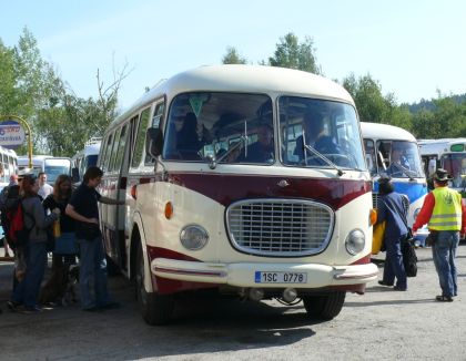 Lešany 2012 I. : Záběry z ranního srazu na autobusovém nádraží v Týnci