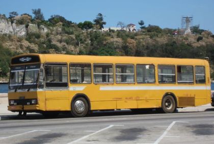 Autobusová pohlednice z Kuby 