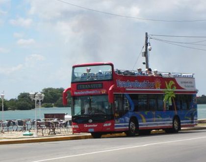 Autobusová pohlednice z Kuby 