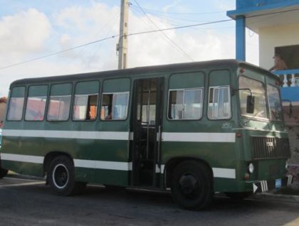 Autobusová pohlednice z Kuby 