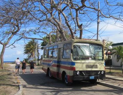 Autobusová pohlednice z Kuby 