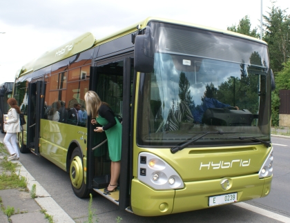 Dva městské autobusy Citelis přátelské k životnímu prostředí - hybridní a na CNG