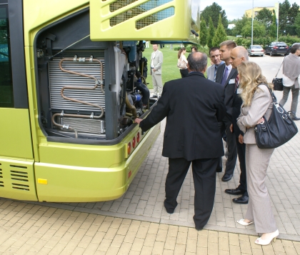 Dva městské autobusy Citelis přátelské k životnímu prostředí - hybridní a na CNG