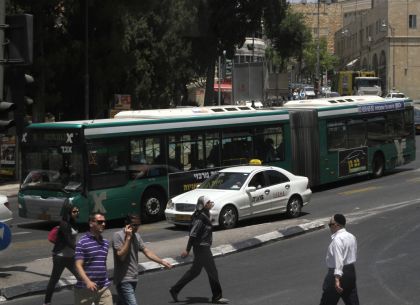 Autobusová pohlednice z Jeruzaléma - tentokrát bez Irizarů