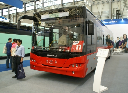 Autobusy Youngman objektivem BUSportálu: Od UITP 2009 Vídeň přes Busworld Asia 