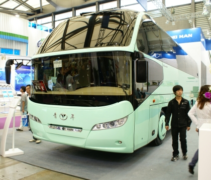 Autobusy Youngman objektivem BUSportálu: Od UITP 2009 Vídeň přes Busworld Asia 