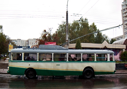 Autobusové a trolejbusové putování po Ukrajině III. Rivne a Škoda 9 Tr