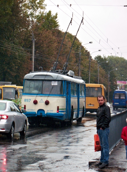 Autobusové a trolejbusové putování po Ukrajině III. Rivne a Škoda 9 Tr