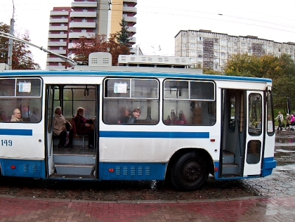 Autobusové a trolejbusové putování po Ukrajině V. Rivne a ZIU 9