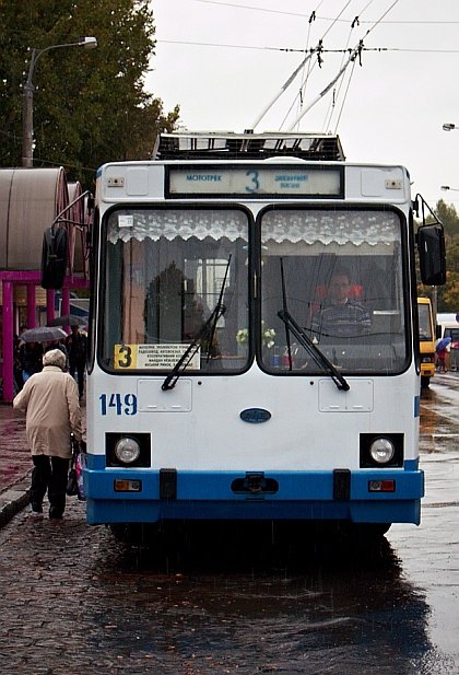 Autobusové a trolejbusové putování po Ukrajině V. Rivne a ZIU 9