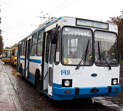 Autobusové a trolejbusové putování po Ukrajině V. Rivne a ZIU 9