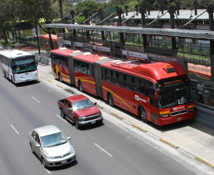 Dalších 14 tříčlánkových 25 m dlouhých autobusů Volvo 7300 do Mexico City