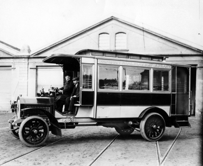 105. výročí první pravidelné autobusové linky v Praze