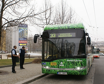 Hybridní autobus Škoda H12 Solaris vyrazil do provozu v MHD Plzeň