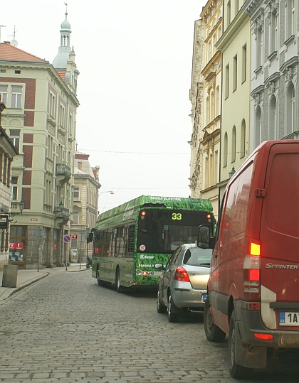 Hybridní autobus Škoda H12 Solaris vyrazil do provozu v MHD Plzeň