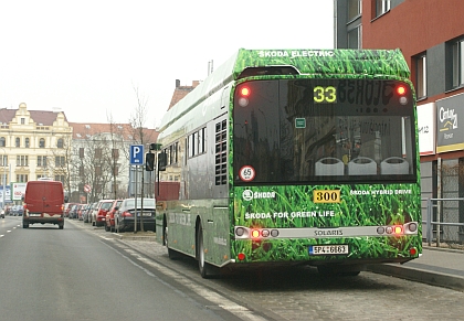 Hybridní autobus Škoda H12 Solaris vyrazil do provozu v MHD Plzeň