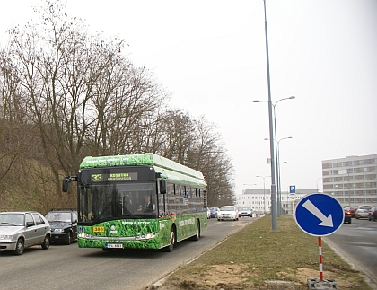 Hybridní autobus Škoda H12 Solaris vyrazil do provozu v MHD Plzeň