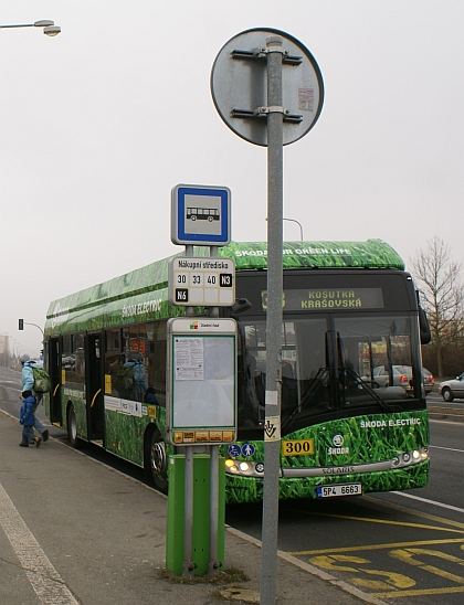 Hybridní autobus Škoda H12 Solaris vyrazil do provozu v MHD Plzeň