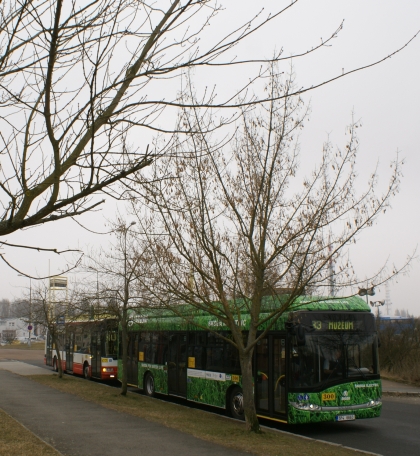 Hybridní autobus Škoda H12 Solaris vyrazil do provozu v MHD Plzeň