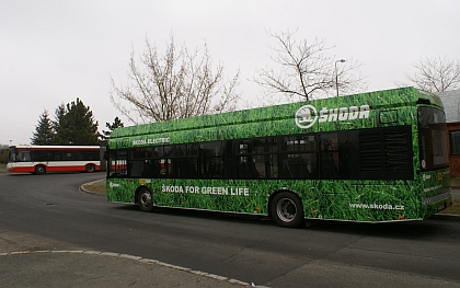 Hybridní autobus Škoda H12 Solaris vyrazil do provozu v MHD Plzeň