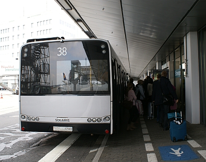 Letištní autobusy v Düsseldorfu, Kodani a Göteborgu naživo