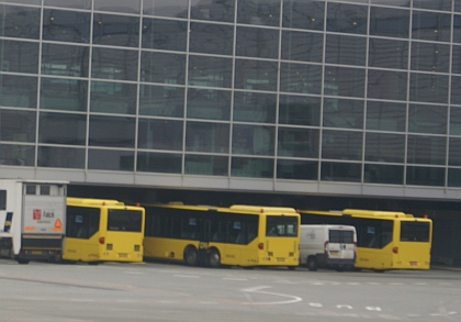 Letištní autobusy v Düsseldorfu, Kodani a Göteborgu naživo