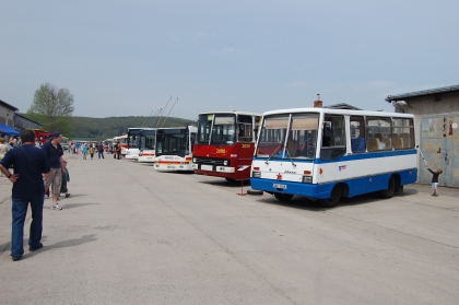 V depozitáři nekolejových vozidel hromadné dopravy Technického muzea v Brně 