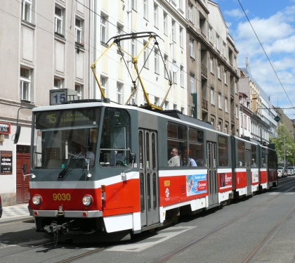 Pražský dopravní podnik se rozloučil se starým modelem tramvají KT8D5