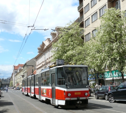 Pražský dopravní podnik se rozloučil se starým modelem tramvají KT8D5