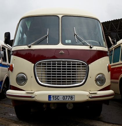 Lešany 2013: Tablo busových  účastníků 14. srazu českých historických autobusů