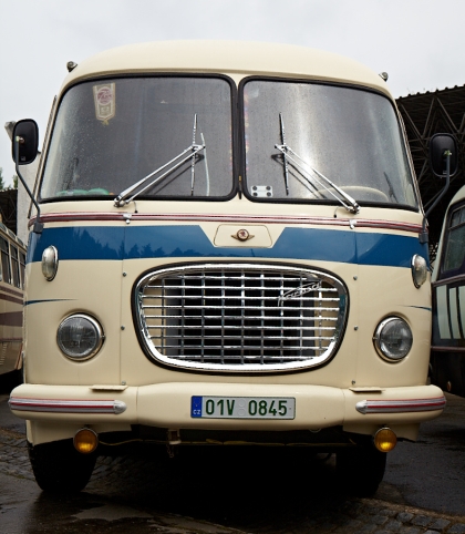 Lešany 2013: Tablo busových  účastníků 14. srazu českých historických autobusů