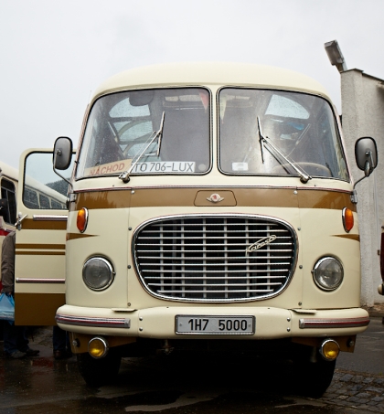 Lešany 2013: Tablo busových  účastníků 14. srazu českých historických autobusů