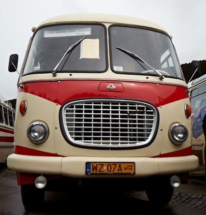 Lešany 2013: Tablo busových  účastníků 14. srazu českých historických autobusů