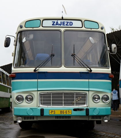 Lešany 2013: Tablo busových  účastníků 14. srazu českých historických autobusů