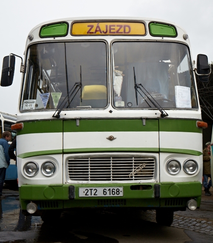 Lešany 2013: Tablo busových  účastníků 14. srazu českých historických autobusů