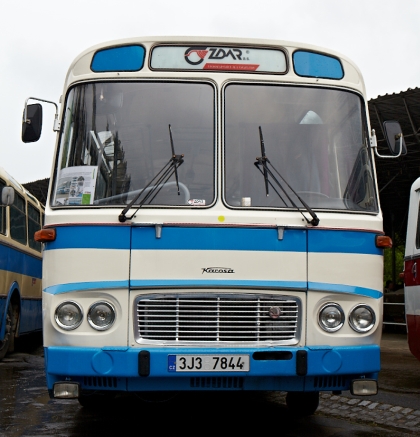 Lešany 2013: Tablo busových  účastníků 14. srazu českých historických autobusů