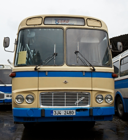 Lešany 2013: Tablo busových  účastníků 14. srazu českých historických autobusů