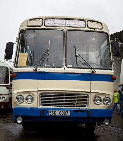 Lešany 2013: Tablo busových  účastníků 14. srazu českých historických autobusů