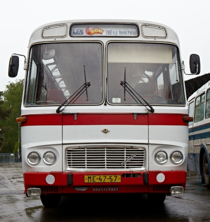 Lešany 2013: Tablo busových  účastníků 14. srazu českých historických autobusů