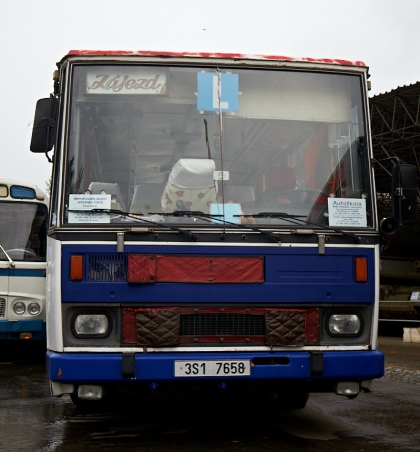 Lešany 2013: Tablo busových  účastníků 14. srazu českých historických autobusů