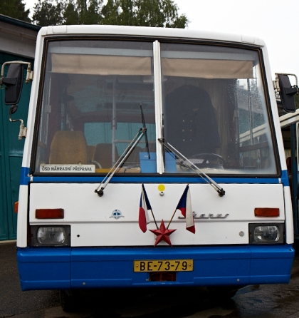 Lešany 2013: Tablo busových  účastníků 14. srazu českých historických autobusů