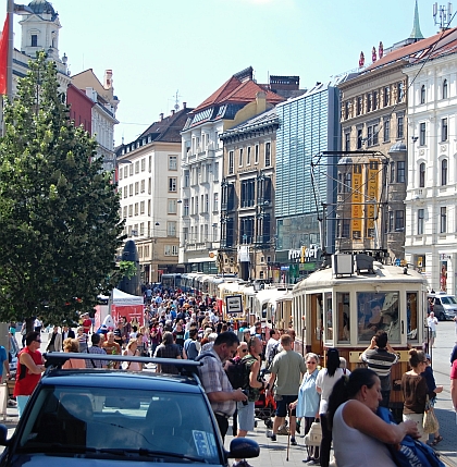 Dopravní nostalgie v Brně: Festival BMUE vyvrcholil jízdami historických vozidel