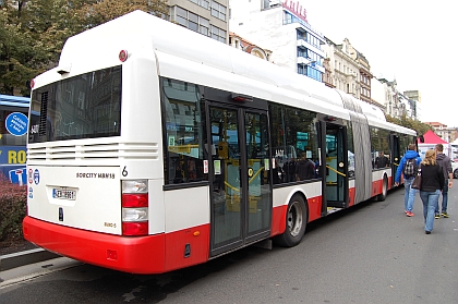 Obrazem z autobusové výstavky na Václavském náměstí v Praze