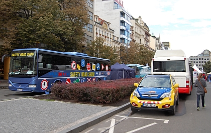 Obrazem z autobusové výstavky na Václavském náměstí v Praze