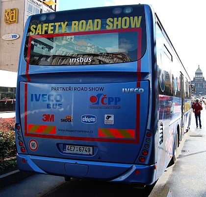 Obrazem z autobusové výstavky na Václavském náměstí v Praze