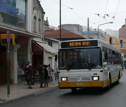 Autobusová pohlednice z portugalské Coimbry